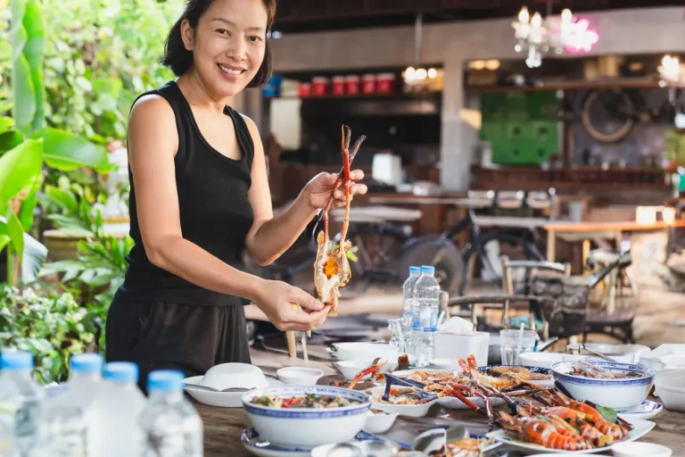 Exploring Bangkok’s Floating Markets: Food and Culture Tours