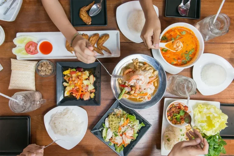 Exploring the Vibrant Street Food of Yaowarat Road